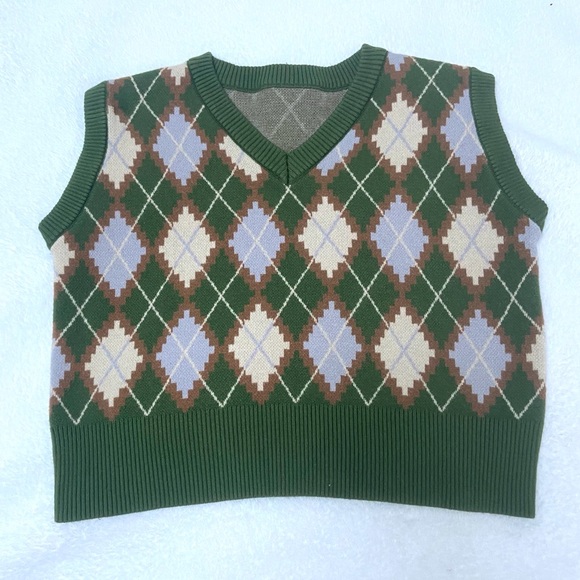 Tops - Sweater vest crop top